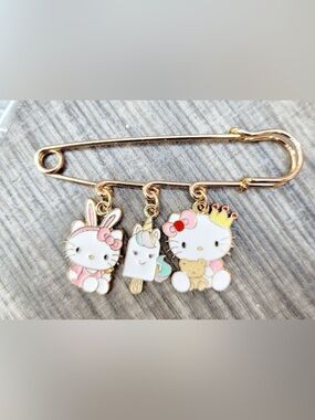 Hello Kitty Gold Pin